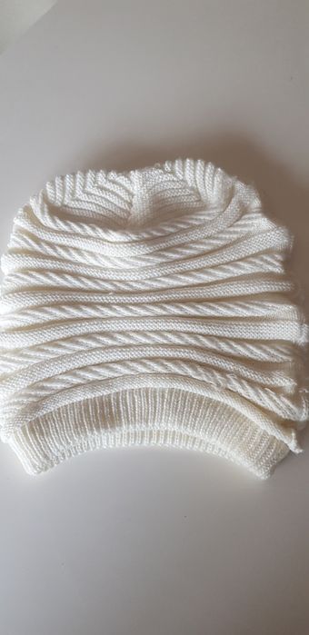Gorro branco em bom estado