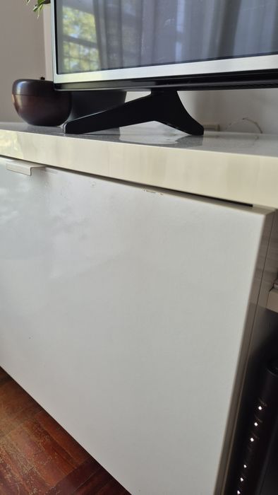 Móvel de TV IKEA – branco, com arrumação (usado)