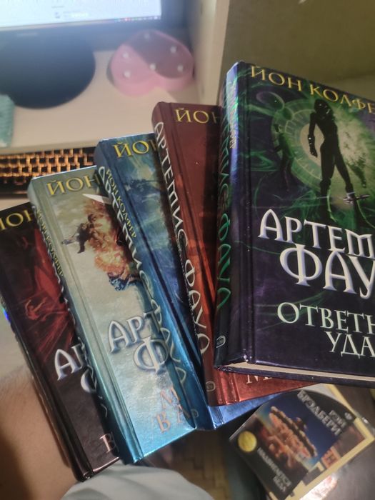 Продам комплект книг