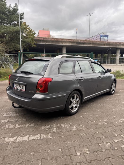 Sprzedam Toyote Avensis 1.8 Benzyna