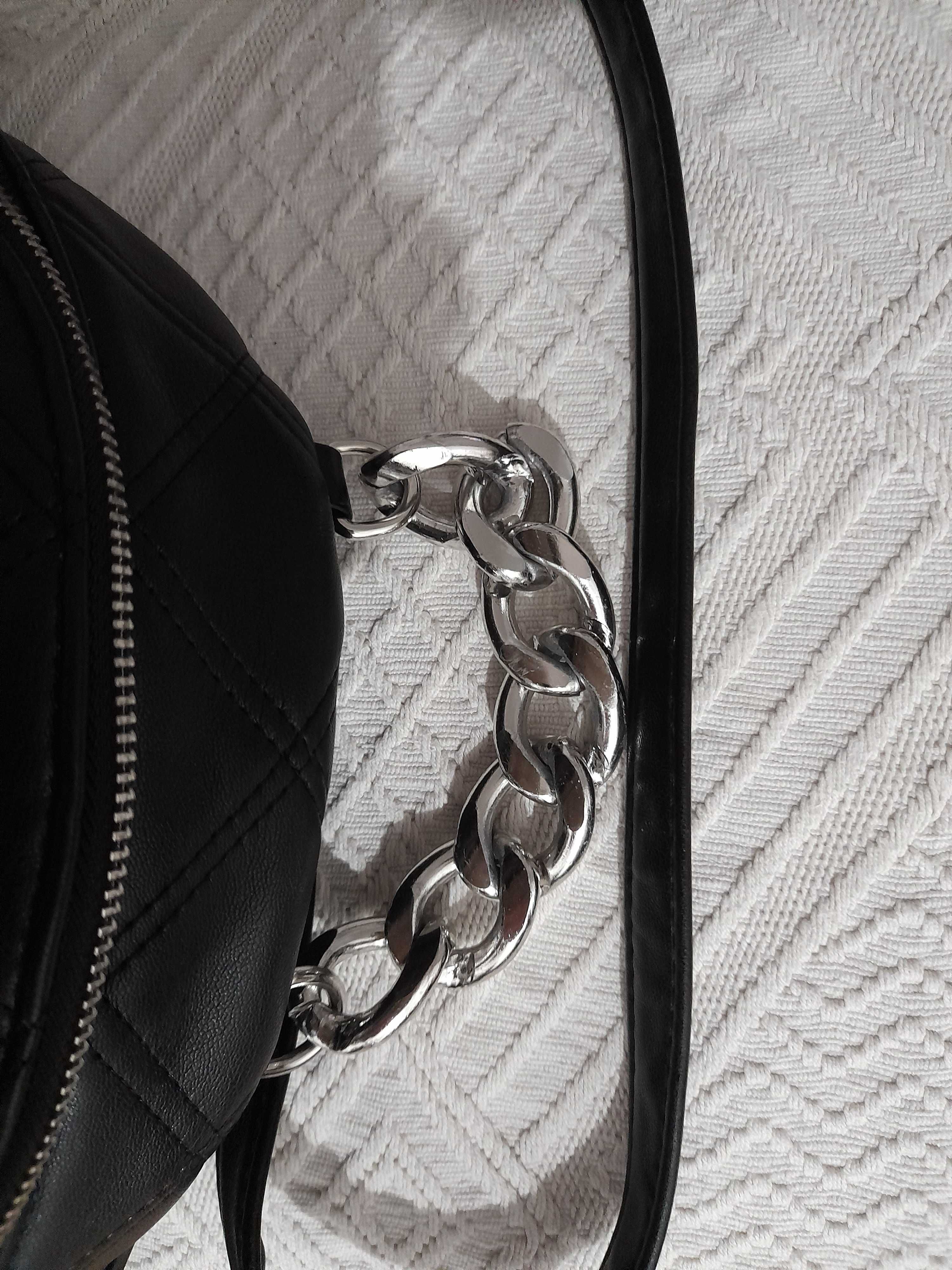 Mochila Preta Stradivarius