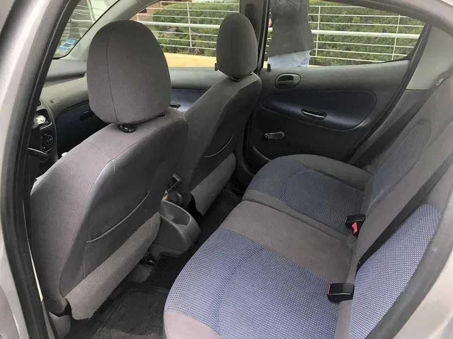 Vendo Peugeot 206 - Prata