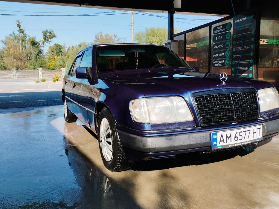 Автомобіль мерседес