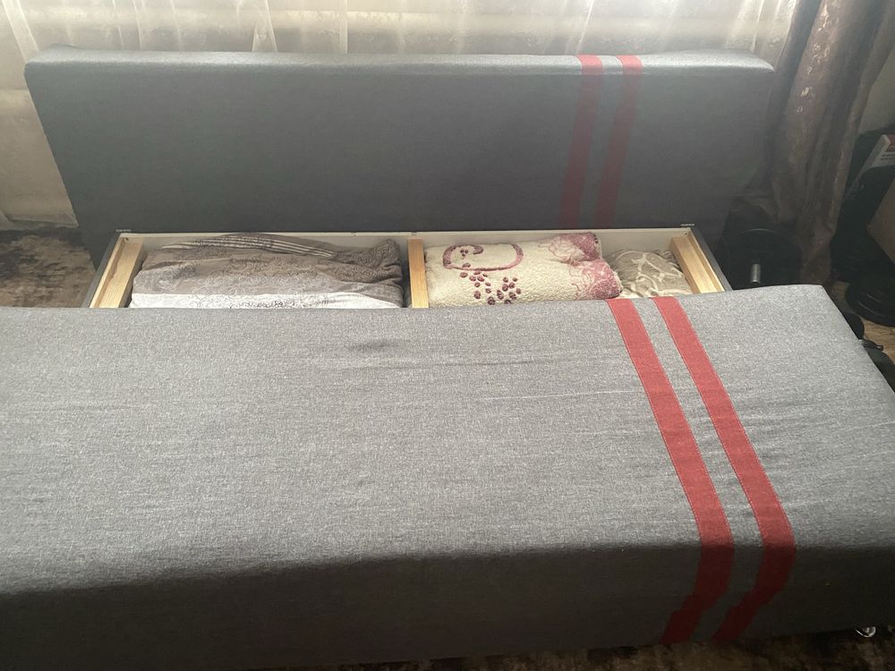 Продам б/в диван в гарному стані