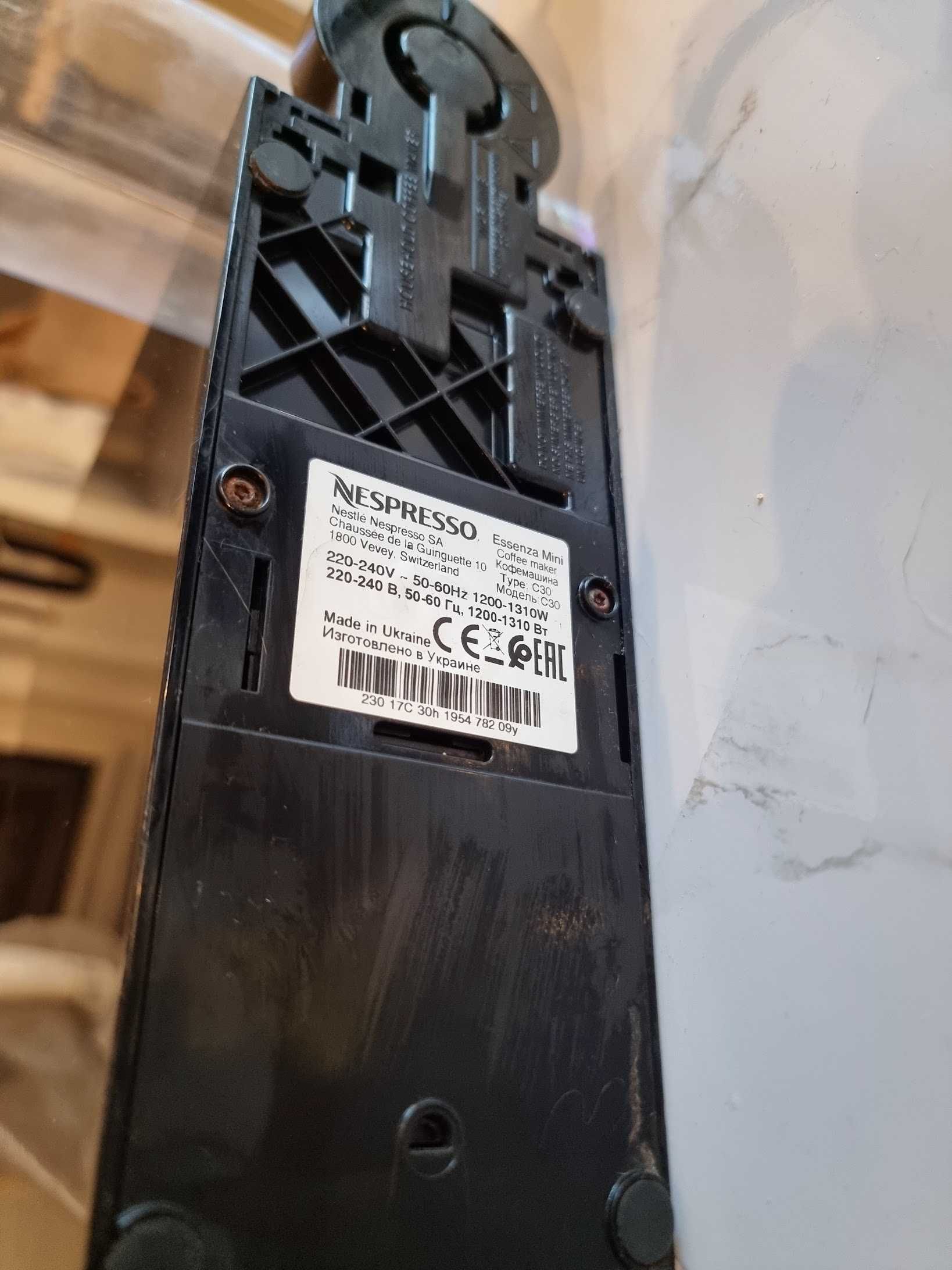 Máquina de Café Nespresso Essenza Mini C30 – Usada, em bom estado