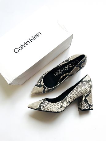 Трендовые кожаные лодочки/туфли в змеиный принт Calvin Klein! 38 р
