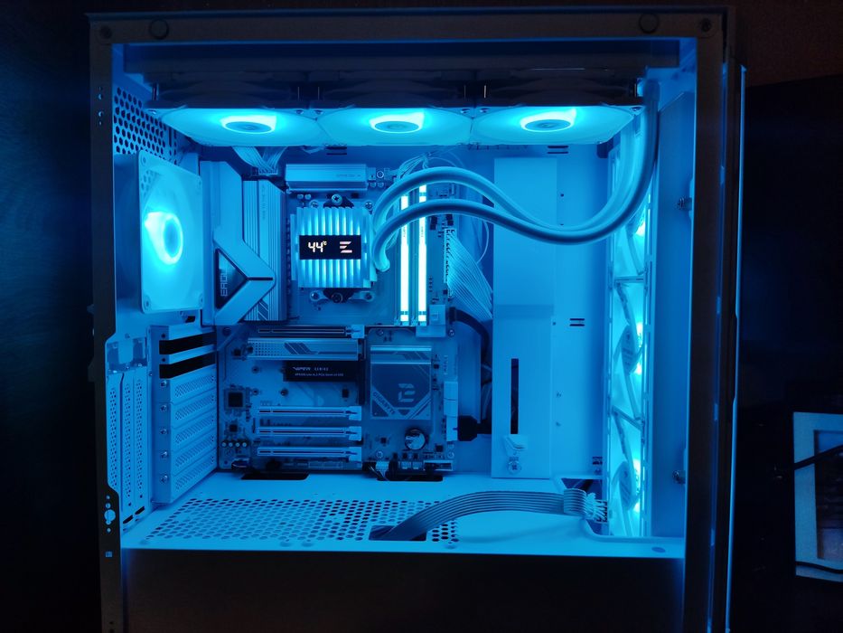 Компьютер R7 7800x3d, B850 WIFI7, 32GB DDR5 6000, SSD 512 GB, СЖО