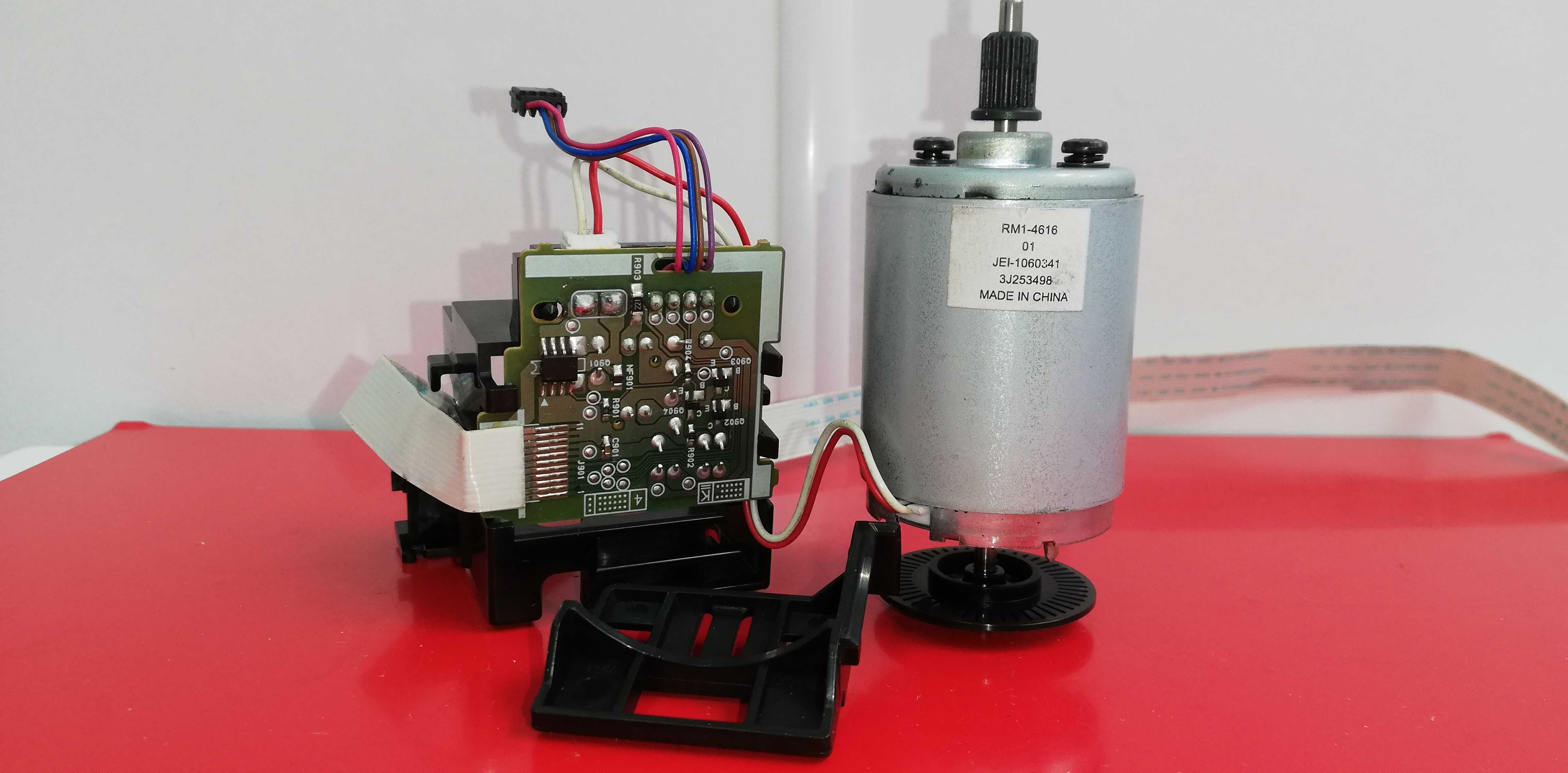 Мотор принтера RM1-4616 главного привода + плата, шлейф, крепление