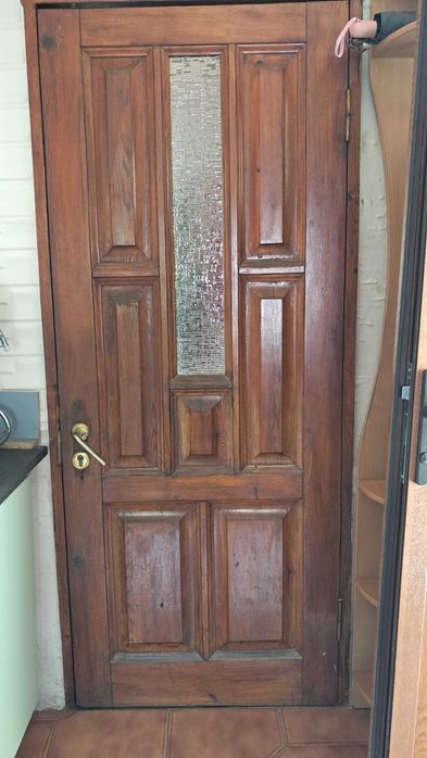 Прдаються  дерев'яні двері