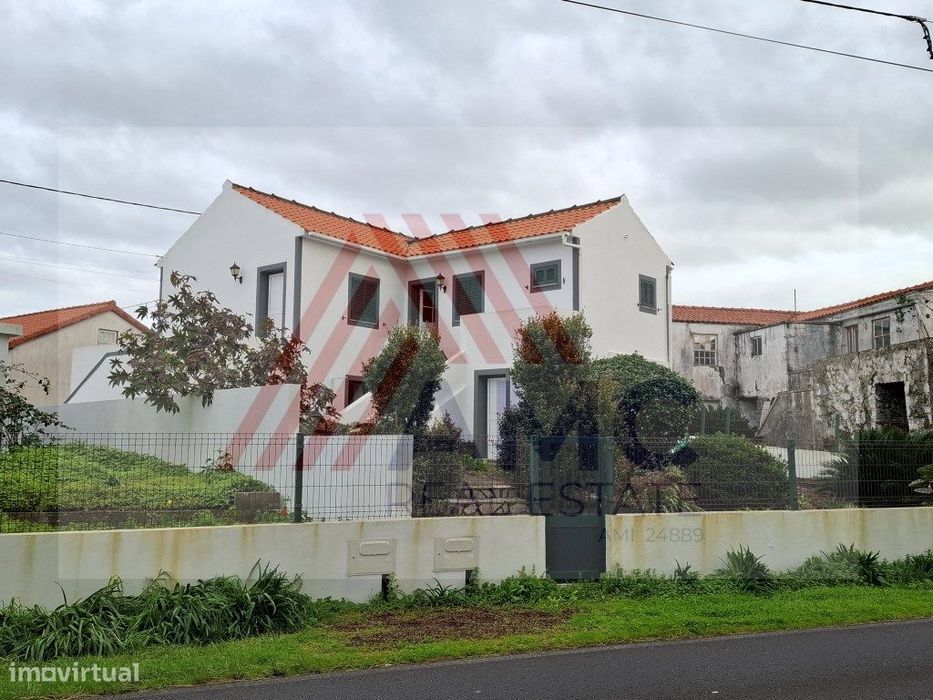 Moradia T2, Criação Velha, Madalena Do Pico