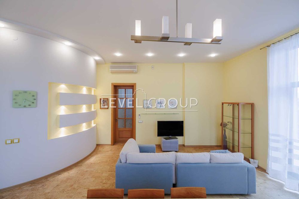 Оренда  дворівневої  квартири Алли Горської 8