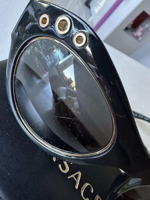 Okulary przeciwsłoneczne Versace – klasyczny styl z nutą glamour!