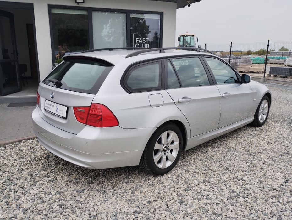 Serwisowana i zadbana BMW 318i 2.0 benzyna e91 Lift 2008r Nowe Opony