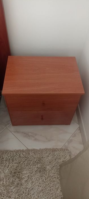 Duas mesas de cabeceira , preço conjunto