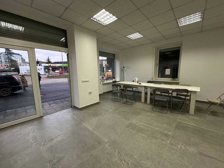 Продається комерційне приміщення вільного призначення