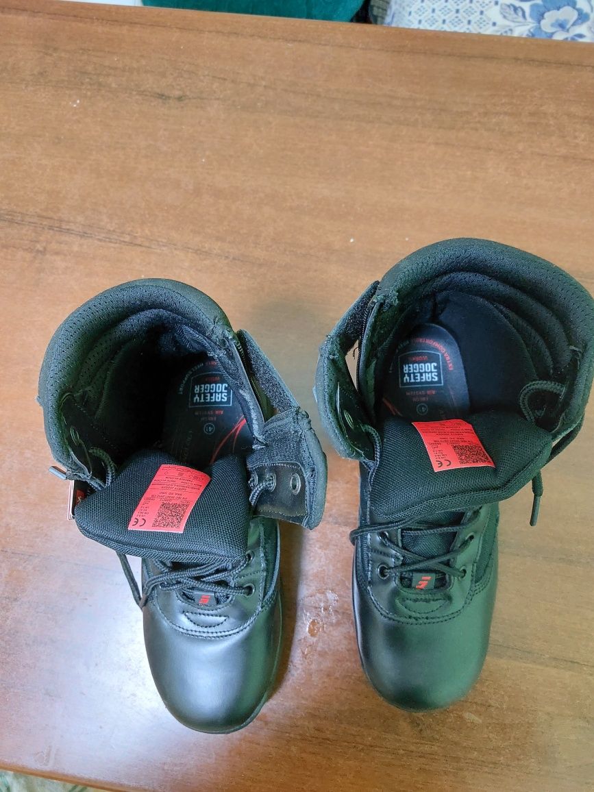 Продам нові берці  "Safety jogger"