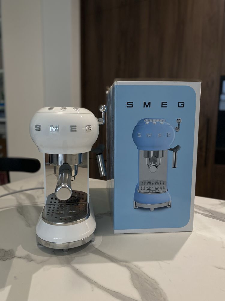 SMEG ekspres do kawy kolbowy