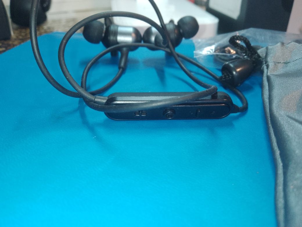 BE-01 Bezprzewodowe słuchawki Bluetooth 5.0 z mikrofonem