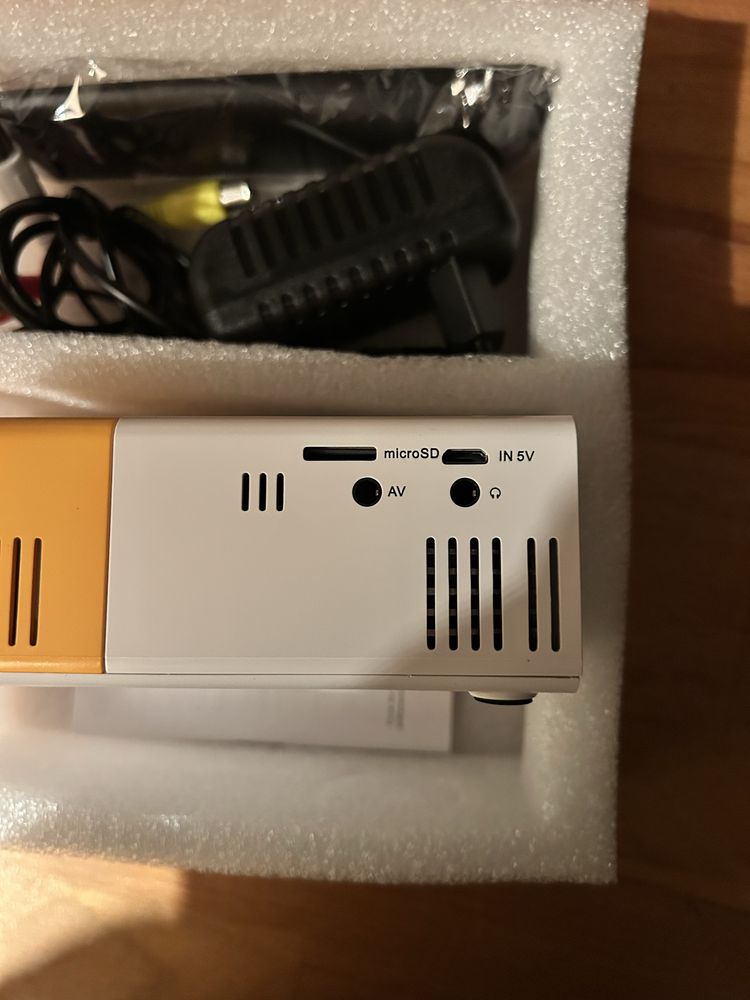 Projektor mini rzutnik led  24-60 cali TFT Lcd