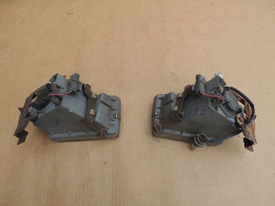 Halogen prawy lewy Mitsubishi Space Wagon 3 III 98,99,00,01,02,03,04