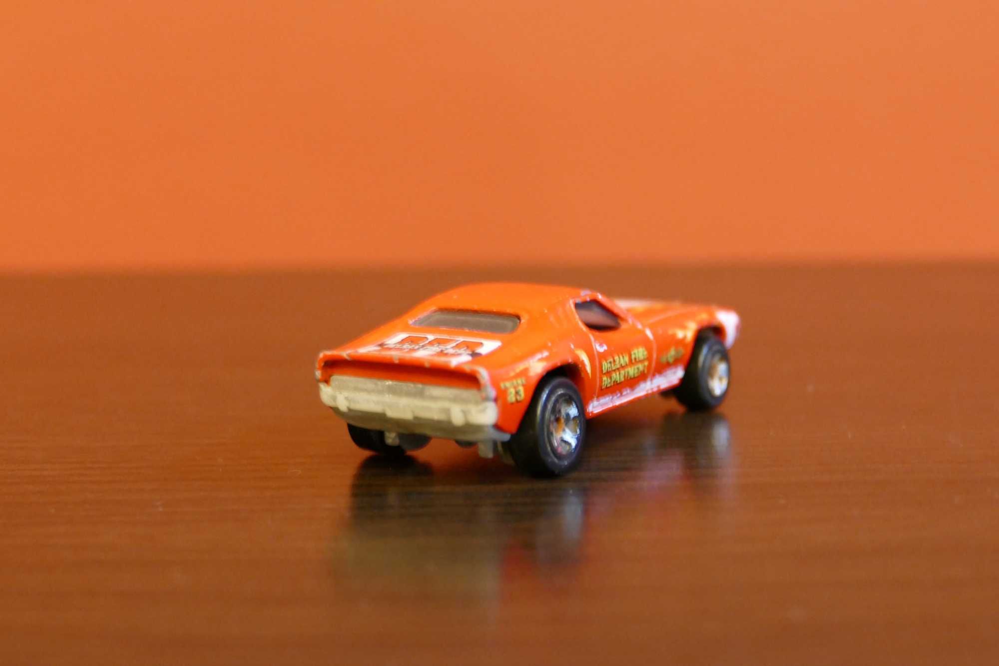 Hot Wheels autko"Resorak" Dodge Challenger rocznik 1970