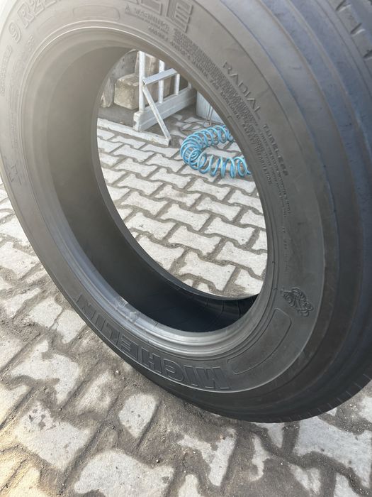Opony Michelin 9R22.5 (2szt)