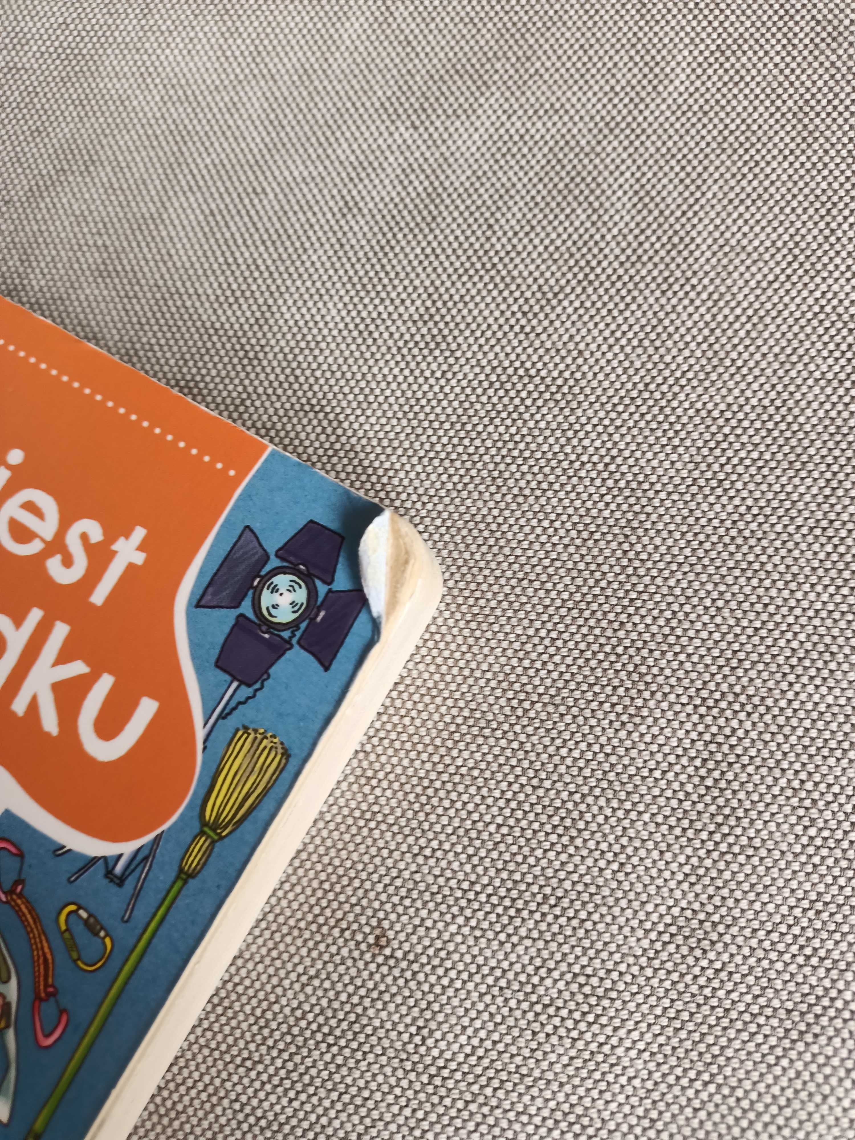 Książka Co jest w środku? Pojazdy. Artur Nowicki