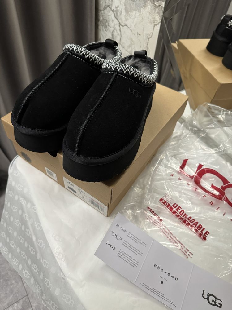 Черные угги на платформе ugg tazz с открытой пяткой