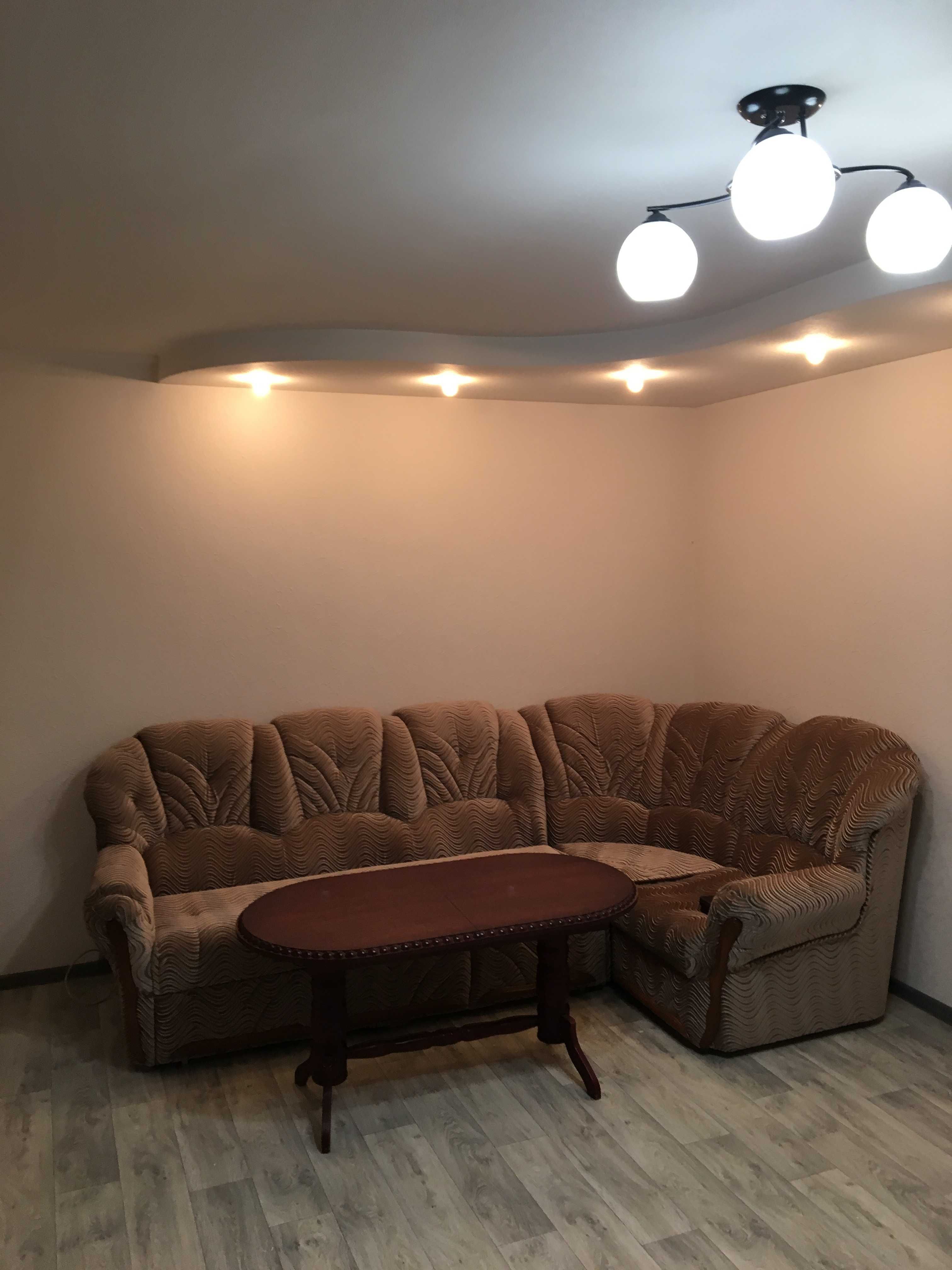 Продам 4-комнатную квартиру 100 м², ул. Алексеевская 14Б
