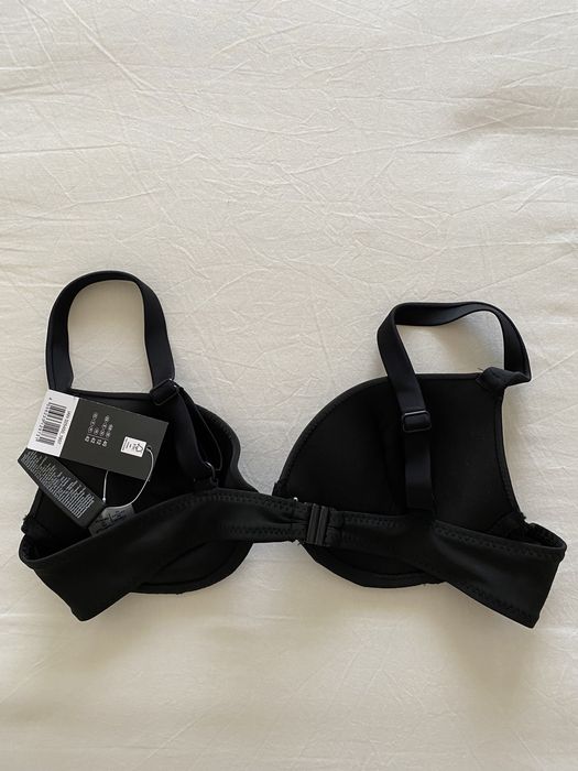 Bikini (parte de cima) preto Esmara