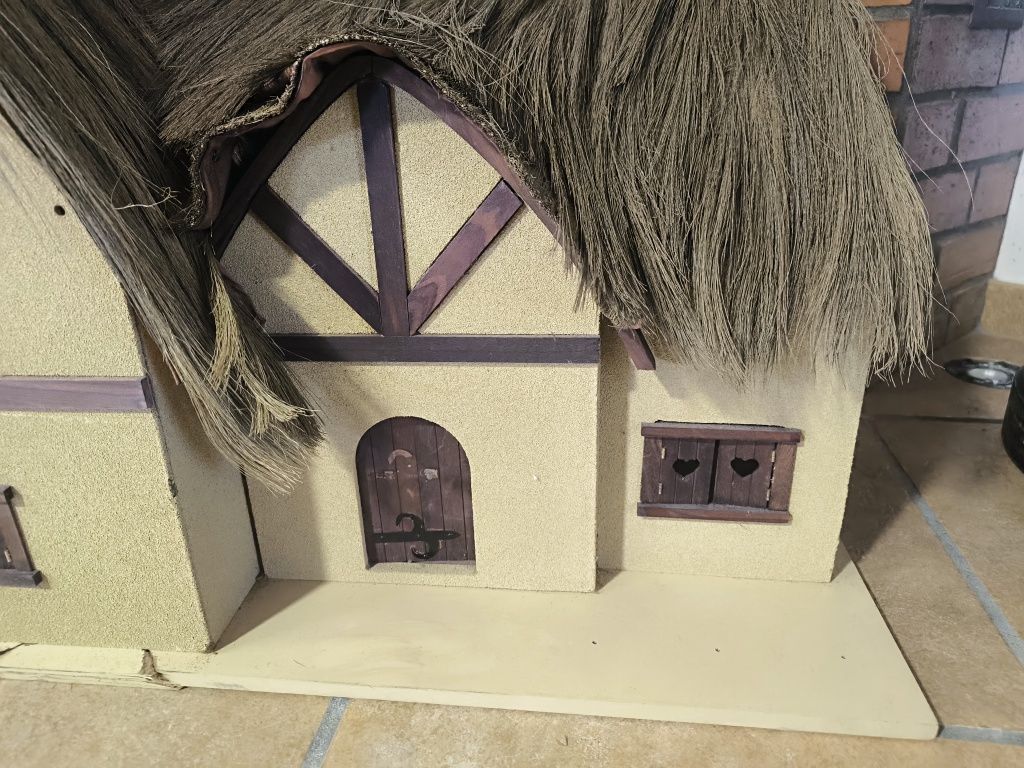 Casa de Boneca - Capuz Vrmelho