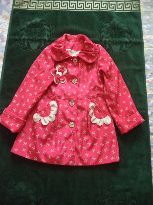 Плащ из водонепромокаемой ткани на девочку 4-6 лет