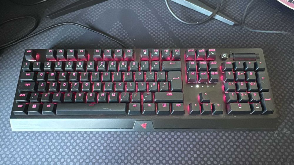 Setup Gamer (PC, Monitor curvo, teclado)