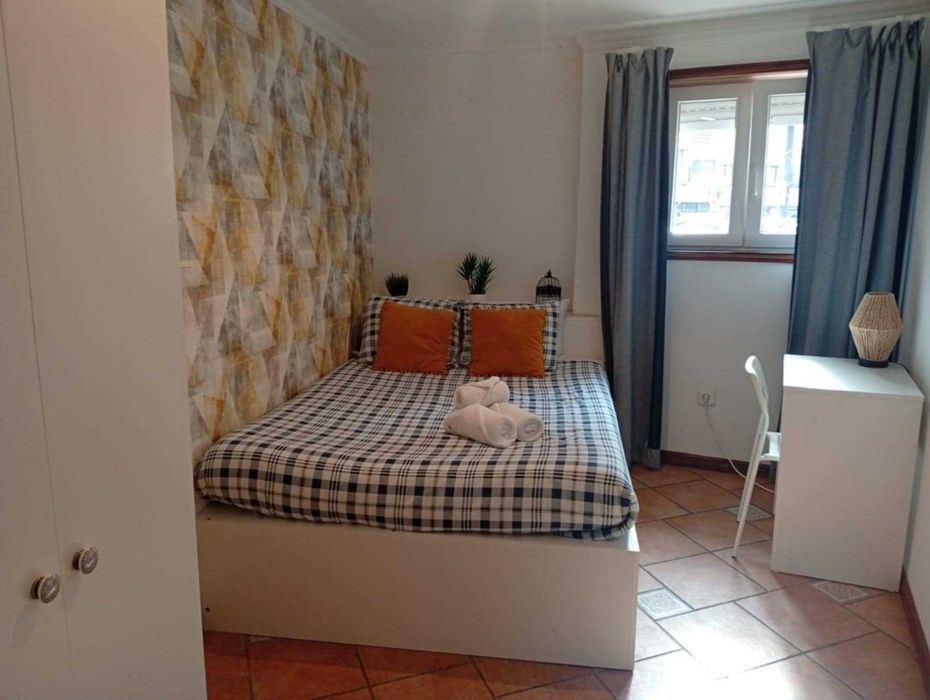 Quarto ao pé do metro, Trindade, Porto