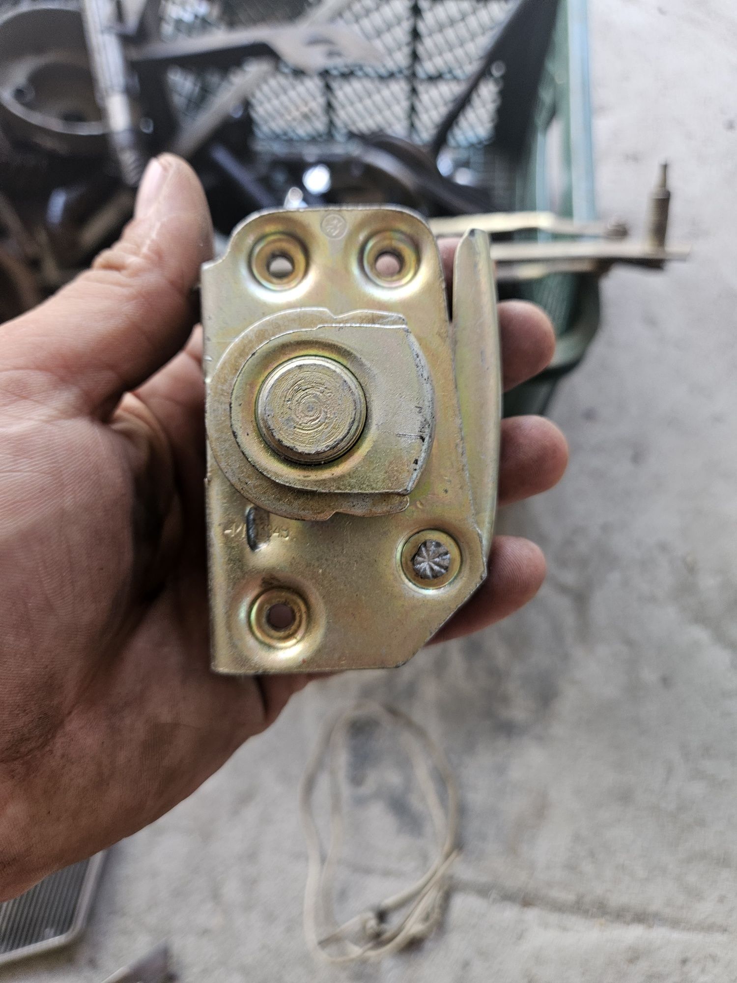 Zamek drzwi fiat 125p klasyk 1300 skalpele