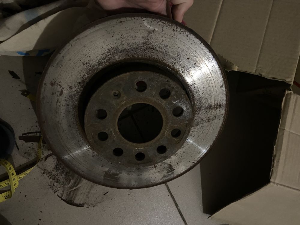 Тормозные диски Передні на Skoda Octavia  А7  октавія шкода