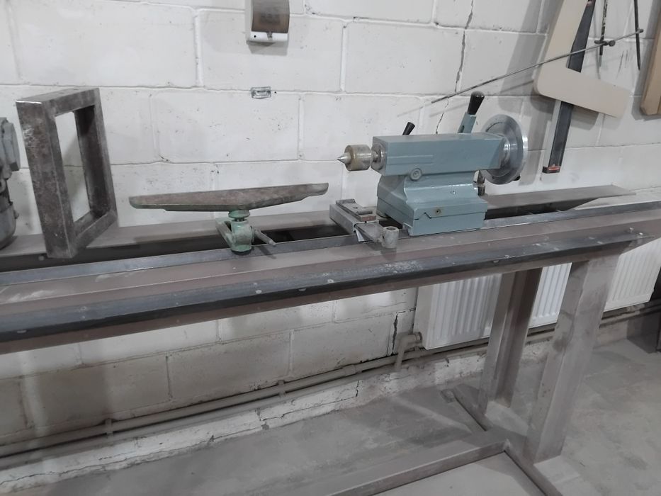 Токарний станок по дереву