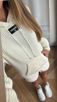 Sweter z kapturem  Chanel w kolorze ecrue
