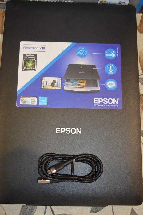Планшетний сканер Epson Perfection V19
