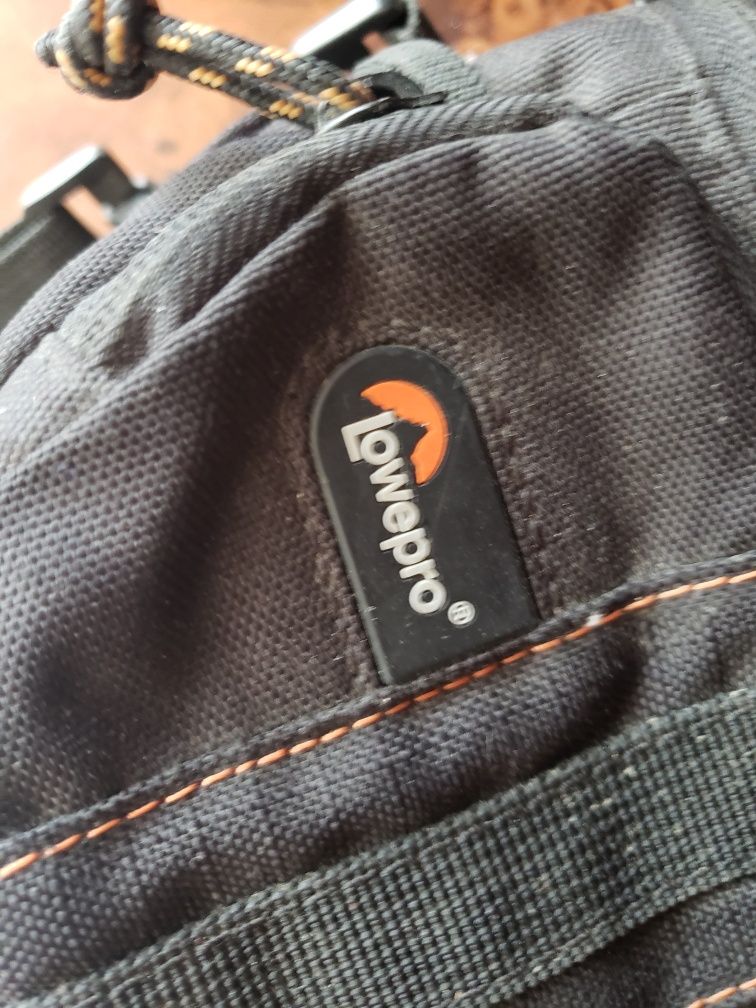 Сумка фирменная Lowepro