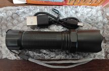 Фонарик на аккумуляторе удобный бюджетный с USB зарядкой