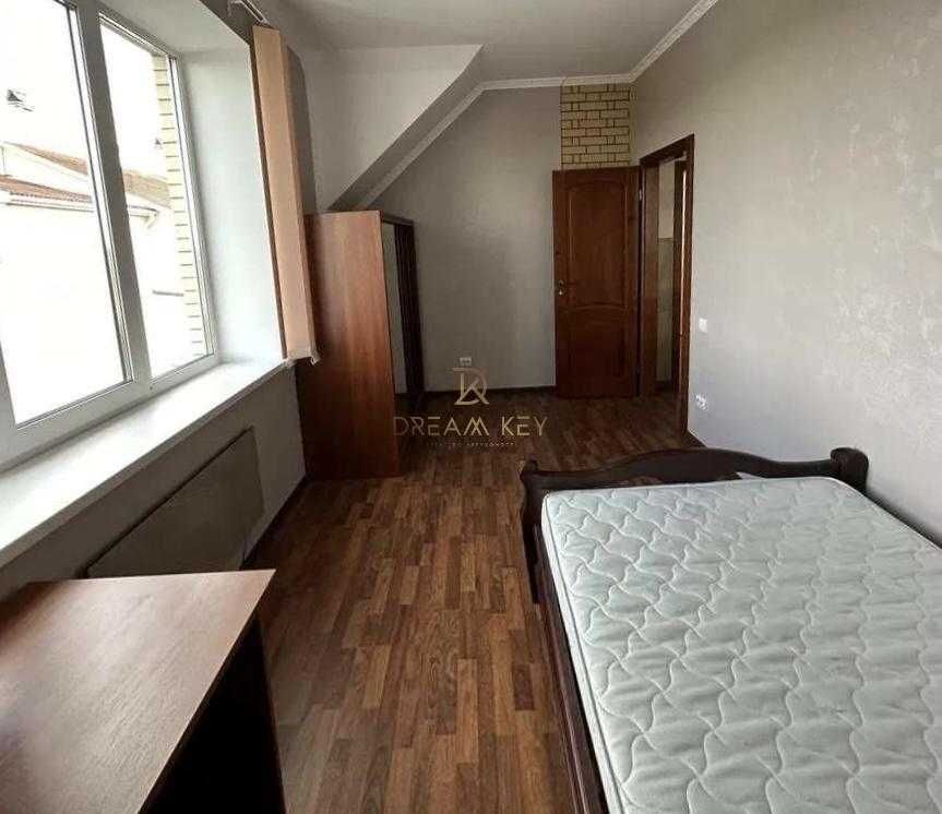 Продам будинок з каміном +4 спальні в центрі с. Гора