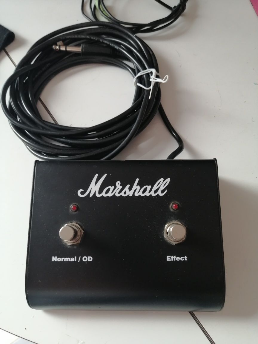 Amplificador a válvulas Marshall 40w