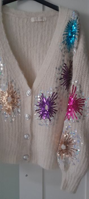 Sweter z ozdobnymi cekinami