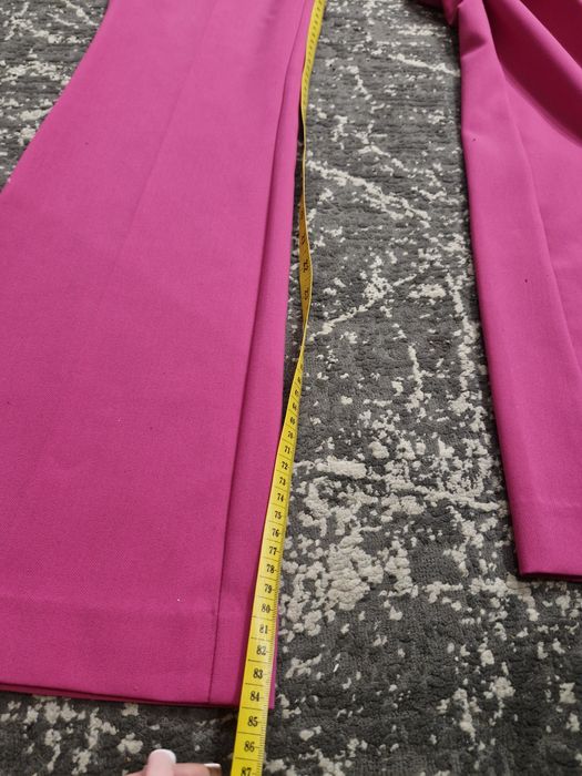 Яскраві брюки кльош від Zara