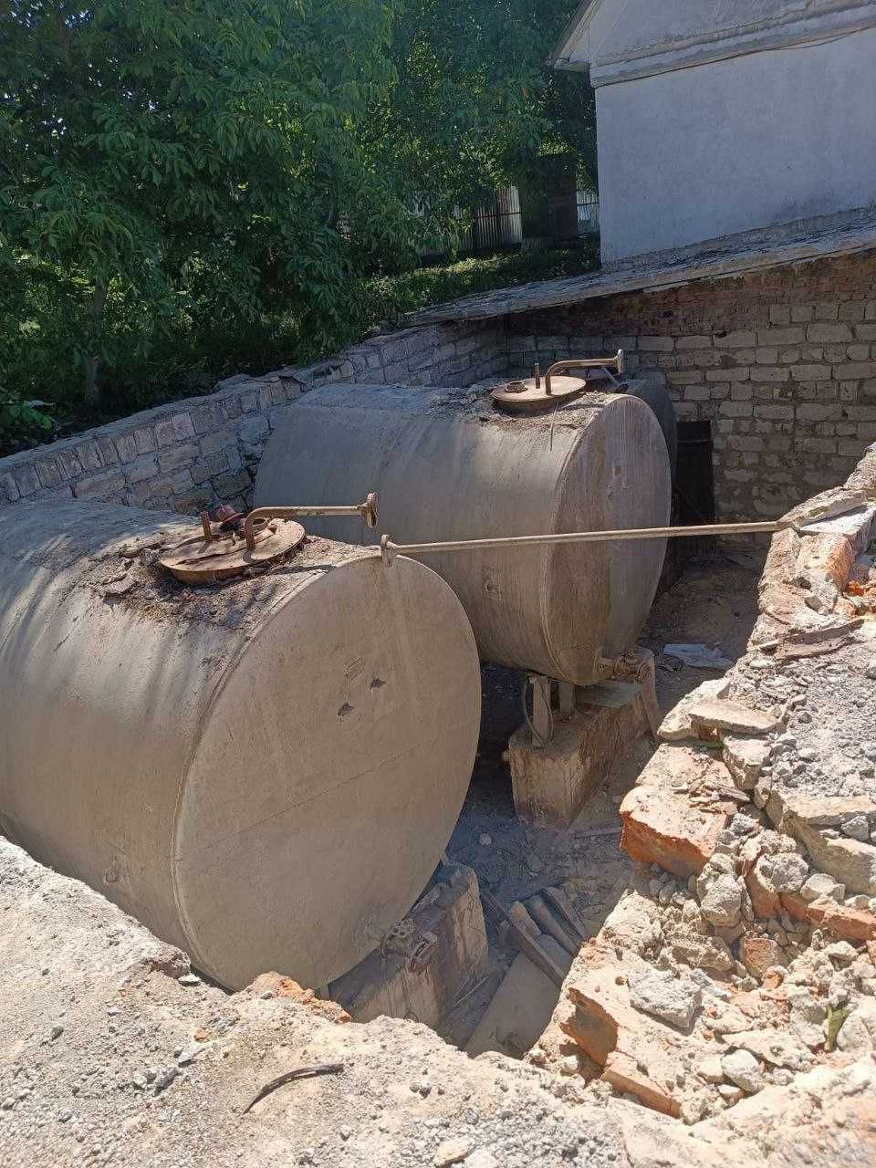 Продам металеву ємність, резервуар. 8куб