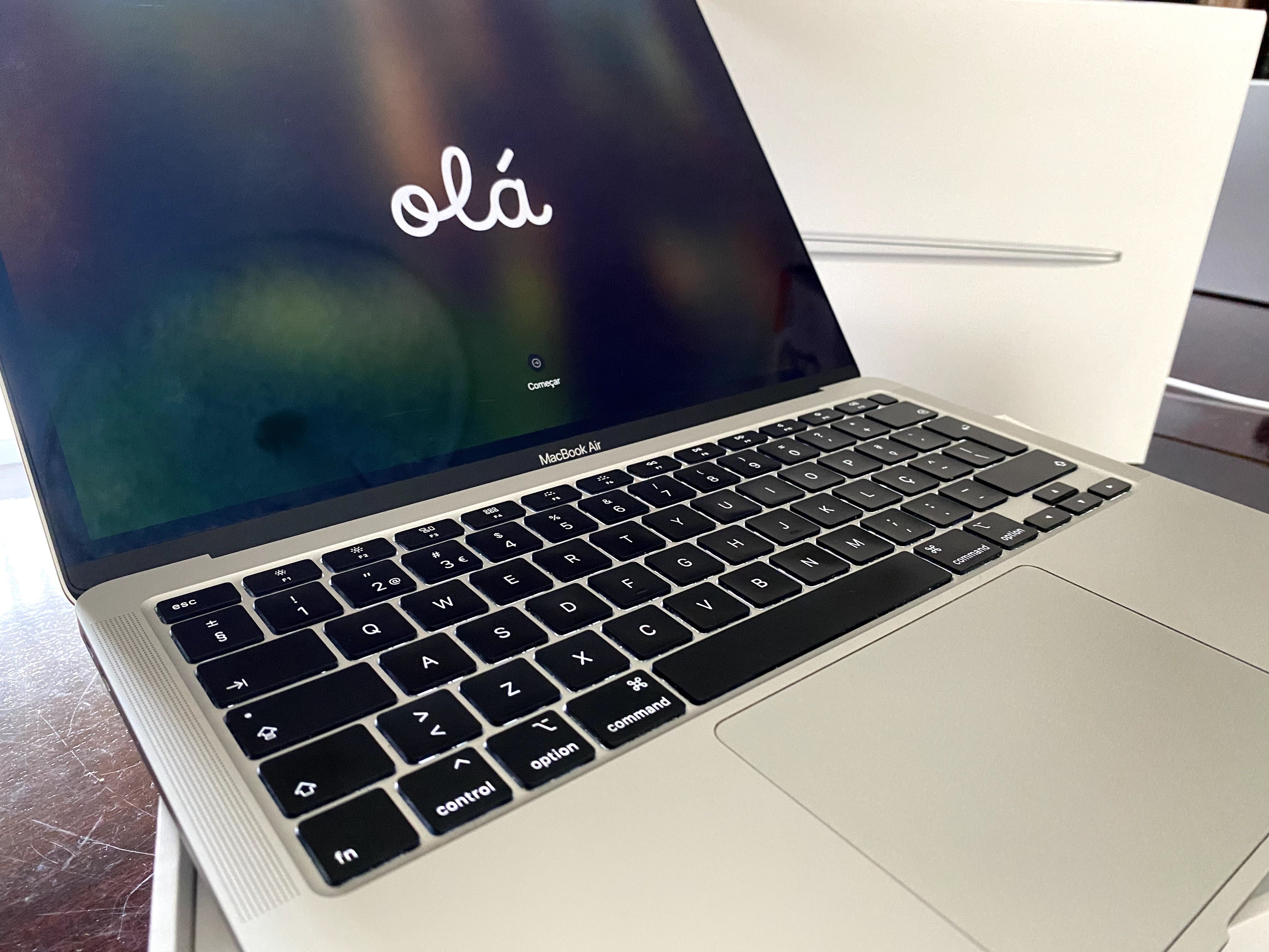 MacBook 13” Retina  i3 / 8GB / Bateria 141 Ciclos | Como Novo!