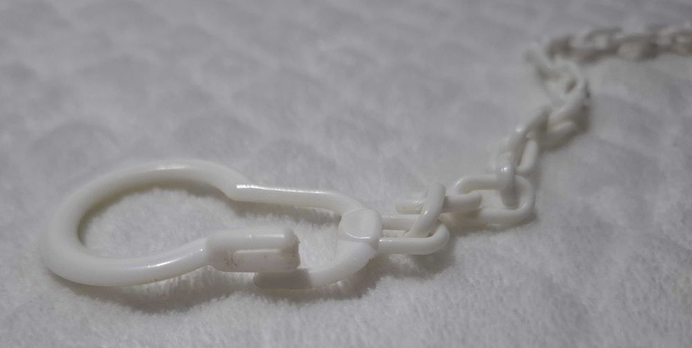 Łańcuszek z zapięciem do smoczka, biały, 22cm, 2mm (Dla Dziecka)