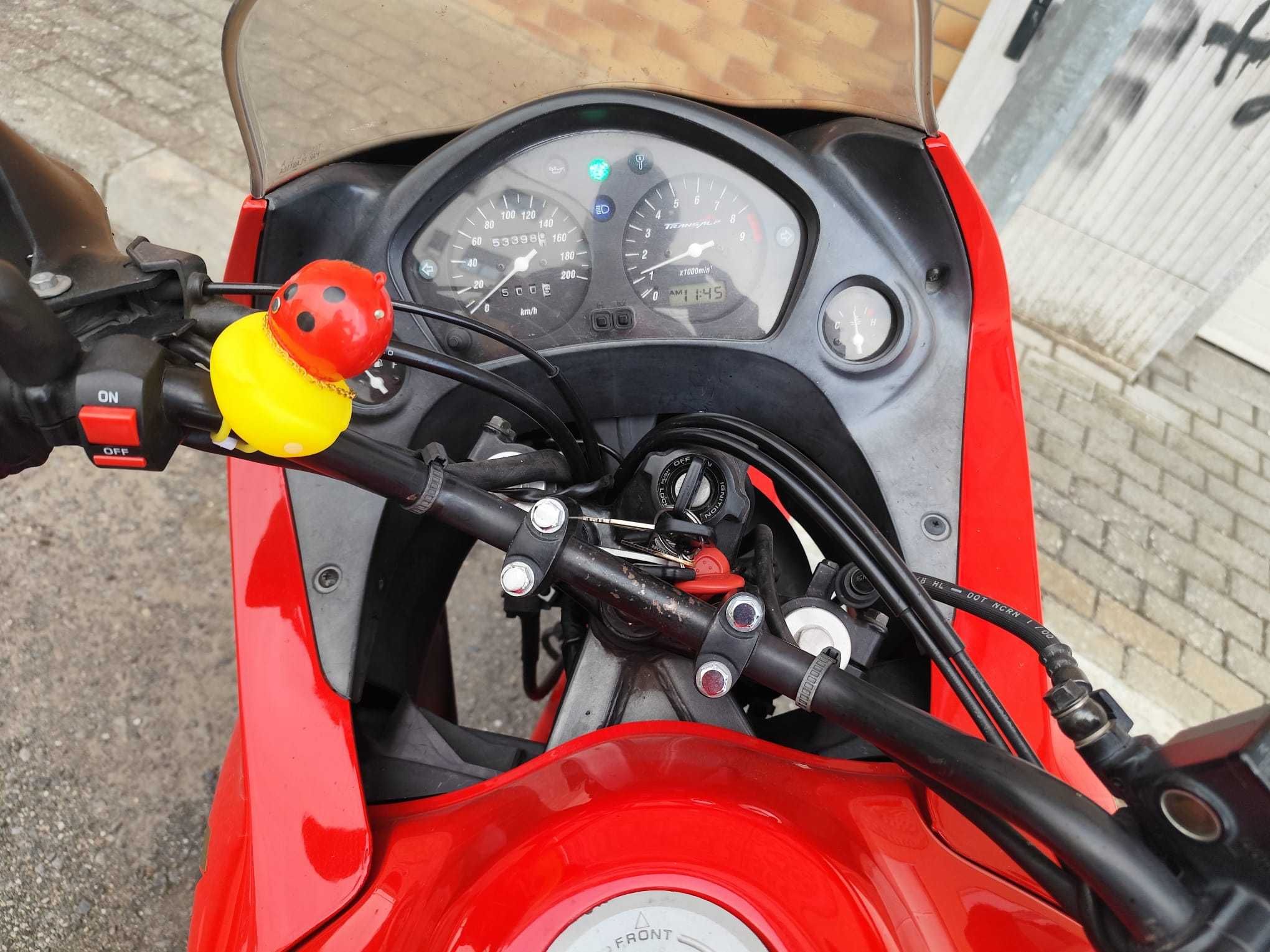 Vende se mota praticamente nova
