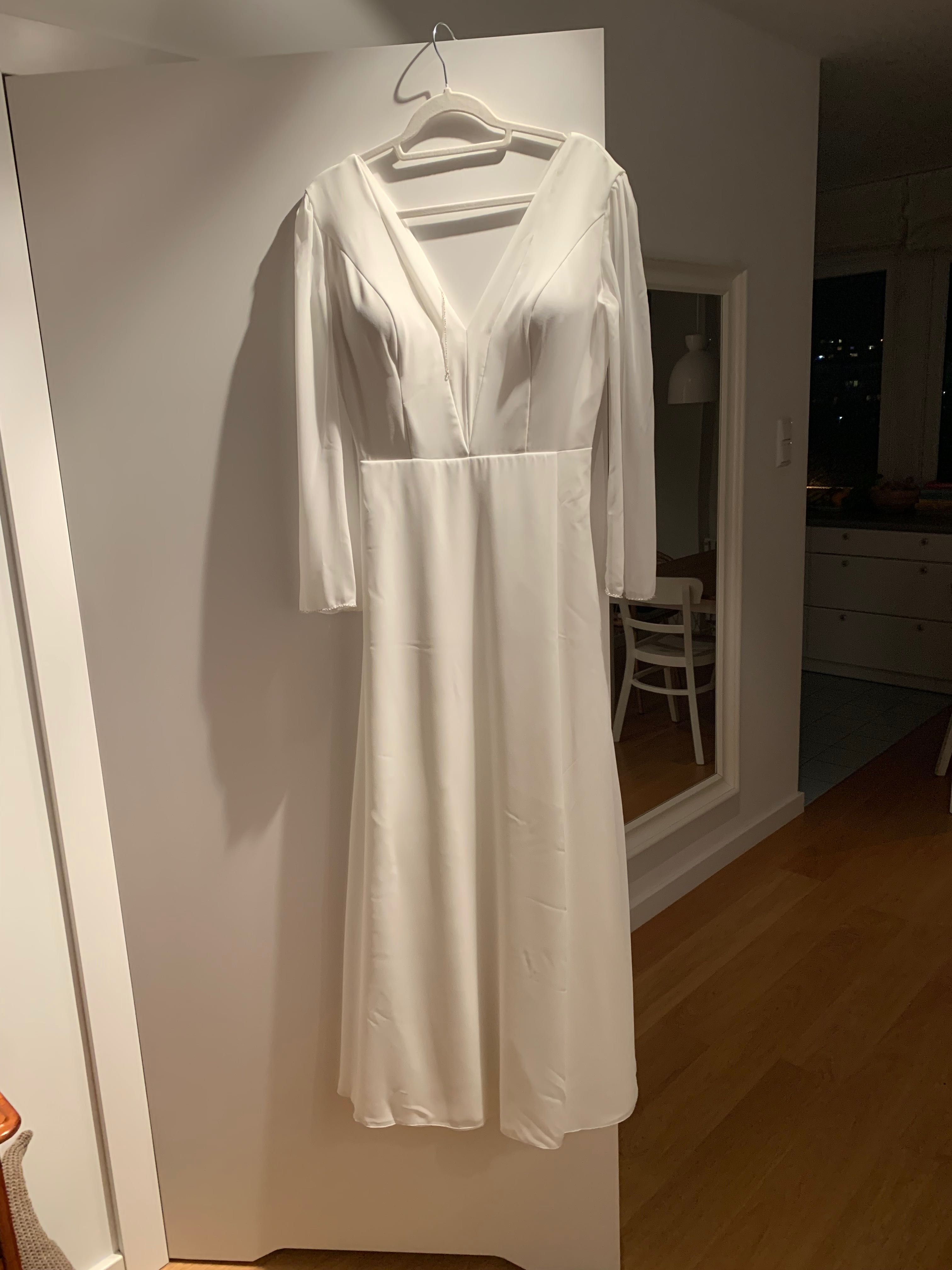 Minimalistyczna suknia ślubna 38